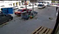 İnegöl'de nakliye asansörü park halindeki minibüsün üzerine çöktü