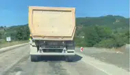 Yığılca yolunda hafriyat kamyonu dehşeti kameraya yansıdı