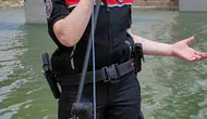 Polis ekipleri Hasankeyf’in tarihi atmosferinde türkü seslendirdi