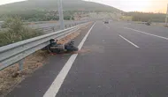 İzmir'de motosiklet eğitmeni bariyerlere çarptı