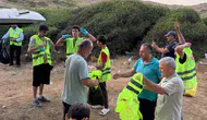Bodrum’da sabah namazı sonrası sahil temizliği