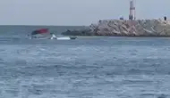 Mersin'de kıyıya vuran tekne kurtarılmaya çalışılırken sulara gömüldü