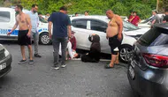 Zonguldak'ta yolun karşısına geçmeye çalışan baba ve oğluna otomobil çarptı