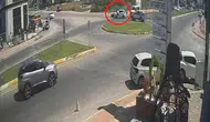 Manavgat'ta kaza sonrası şiddet Motosiklet sürücüsü otomobili yumrukladı