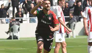 Karşıyaka golcüsünü takımda tutmak için gün sayıyor