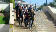 Eski emniyet müdürü parke taşı çalarken yakalandı
