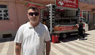 Eskişehir’de boşanma kutlaması Cami çıkışında 1500 kişiye lokma dağıttı