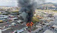 Kayseri sanayi sitesinde hurdalık yangını paniği