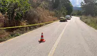 Bilecik köy yolunda dev kaya korkuttu