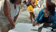 Buket Uzuner Burhaniyeli okurlarıyla Ören’de buluştu