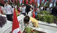 8 yaşındaki Elif hiç tanımadığı şehit dayısını ziyaret etti
