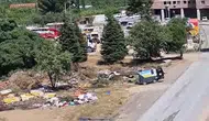Kemalpaşa Belediyesi kendi hizmet binasını çöp yığınına çevirdi