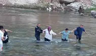Siirt'te piknik yapan 8 kişi suyun yükselmesiyle mahsur kaldı