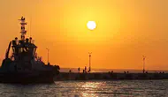 Kuşadası sahilinde gün batımı görsel şöleni