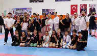 Alaşehirli karateciler İzmir’den kupayla döndü