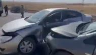 Silvan yolunda otomobiller çarpıştı İki yaralı var