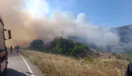 İnegöl'de güneş enerjisi sahasında başlayan yangın tarlaları küle çevirdi