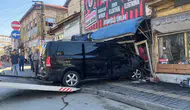 Çorum'da kontrolden çıkan minibüs beş aracı hurdaya çevirdi