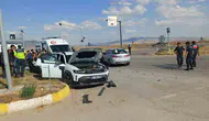 Kırıkkale yolunda iki otomobil çarpıştı altı kişi hastanelik oldu