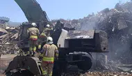 İskenderun Organize Sanayi Bölgesi’nde iş makinesi alevlere teslim oldu