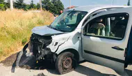 Bolvadin’de iki otomobil çarpıştı 4 yaralı