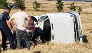 Vezirköprü yolunda otomobil tarlaya uçtu 86 yaşındaki yolcu hayatını kaybetti