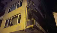 Üsküdar’da eski binanın balkonu gece yarısı büyük gürültüyle çöktü