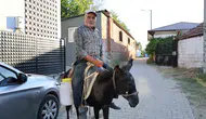 Aydınlı Ayhan Amca ehliyet yerine eşeğini tercih ediyor