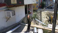 Küçükçekmece'de bina çöktü mahsur kalanlar var