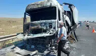 Konya yolunda sebze yüklü tır alevlere teslim oldu