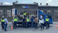 Karslılar takla atan araçta emniyet kemerinin değerini bizzat test etti