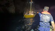 Kuşadası açıklarında mahsur kalan iki kişi kurtarıldı