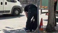 Samsun sokaklarında unutulan valiz çevredeki vatandaşları endişelendirdi