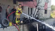 Antakya'da ev önündeki motosiklet alevlere teslim oldu
