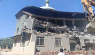 Salihli'de deprem riski taşıyan cami yıkılıyor