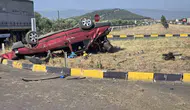 Bayındır yolunda kaza yapan otomobil takla attı
