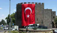 Diyarbakır’ın tarihi surlarında 15 Temmuz mesajı