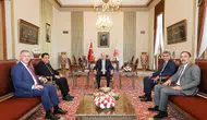 Kurtulmuş mecliste sürpriz bir görüşme gerçekleştirdi