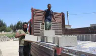 Hatay’ın 40 derecelik sıcağında ikizlerin ağır mesaisi