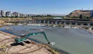 Sivas taşkın riskine karşı Kızılırmak yatağını temizliyor