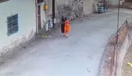 Karabük sokaklarında ilginç hırsızlık anı kameraya yansıdı