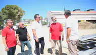 Kuşadası sahada projeleri denetleyip esnafın nabzını tuttu