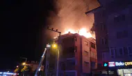 Bolu'da gece yarısı korkutan apartman yangını
