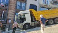Tekirdağ'da park halindeki kamyon yokuş aşağı inip eve daldı