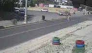 Elazığ’da kaza anı kamerada yaya ölümden döndü