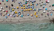 Çeşme sahillerinde hafta sonu yoğunluğu yaşandı