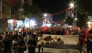 Vanlılar 15 Temmuz şehitlerini meşaleli yürüyüşle andı
