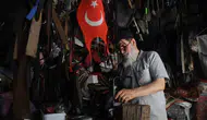 Sivaslı usta 60 yıllık deri sanatını dünyaya taşıyor