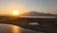 Süphan Dağı ve Arin Gölü kızıl renge boyandı