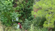 Hatay’da otomobil uçuruma yuvarlandı